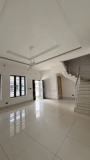 4bdrm Townhouse / Terrace in Ikota Villa for rent