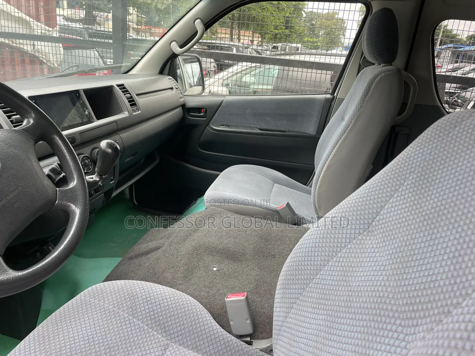 Toyota HiAce 2013 White