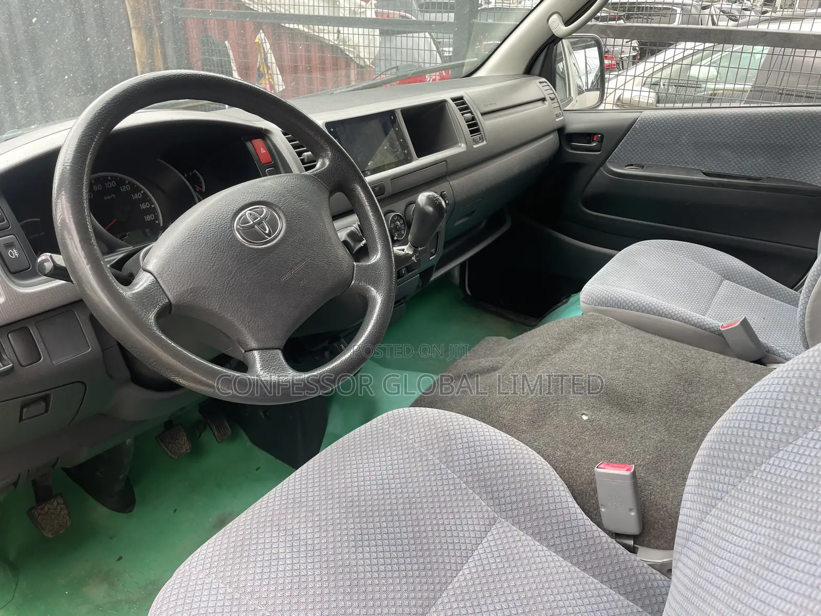 Toyota HiAce 2013 White
