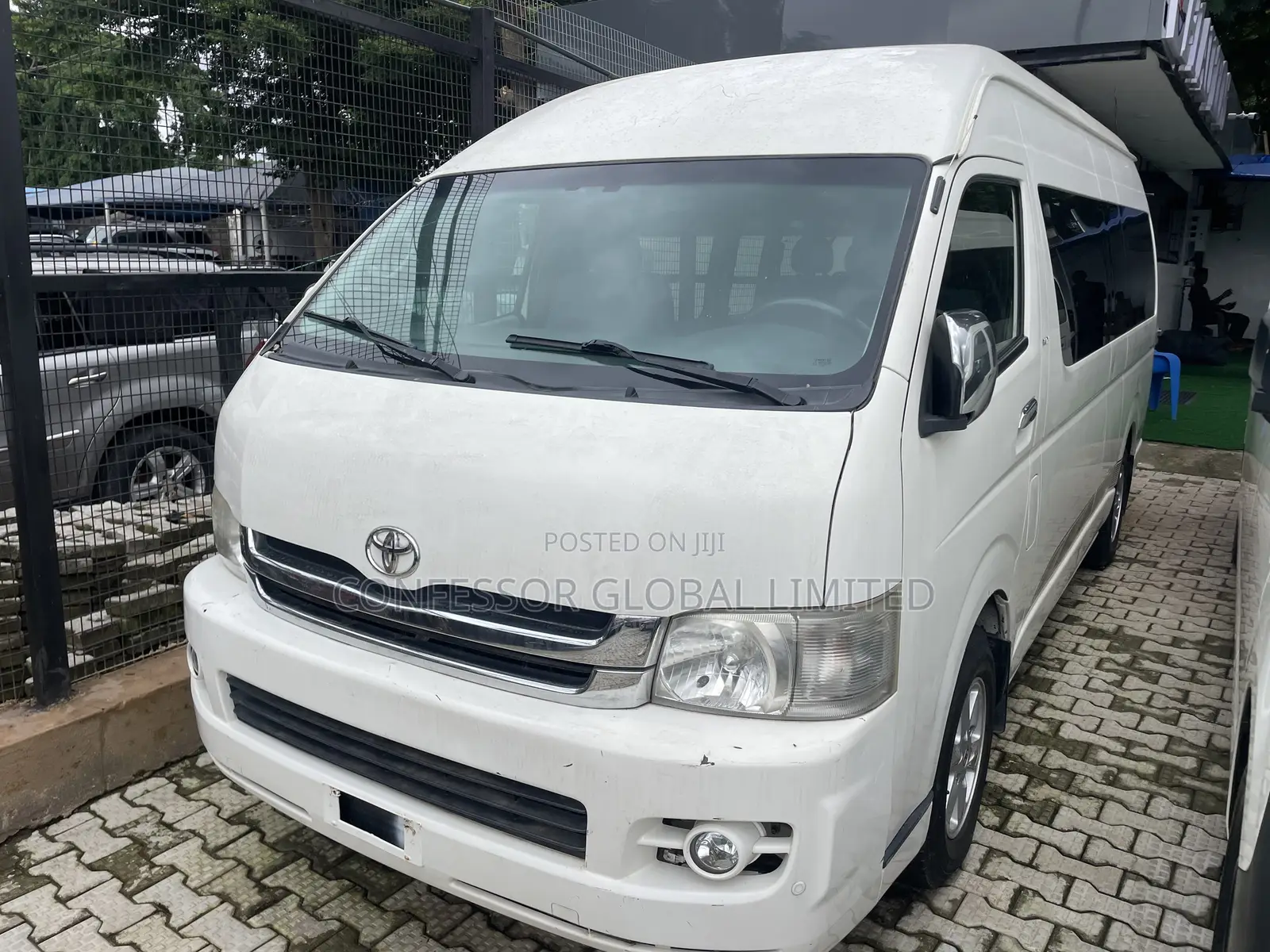 Toyota HiAce 2013 White
