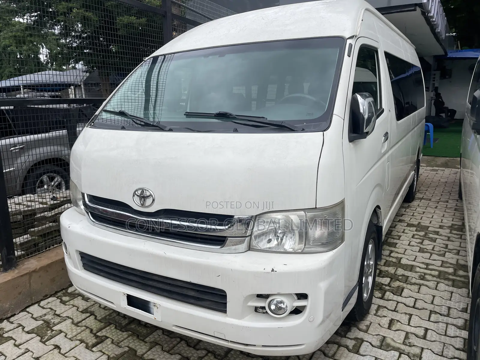 Toyota HiAce 2013 White