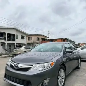 Toyota Camry XLE 4dr Sedan (3.5L 6cyl 6A) 2014 Gray