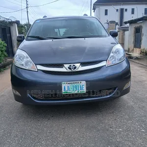 Toyota Sienna 2009 Blue