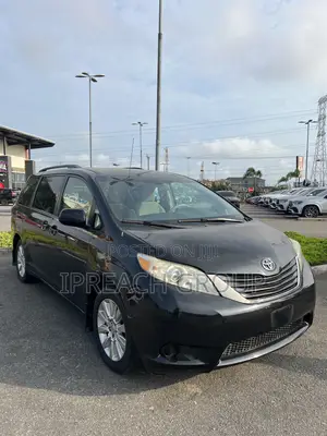 Toyota Sienna LE AWD 7-Passenger 2013 Black