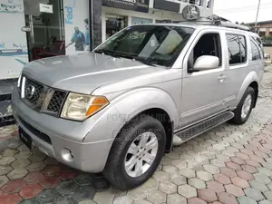Nissan Pathfinder 2005 Silver