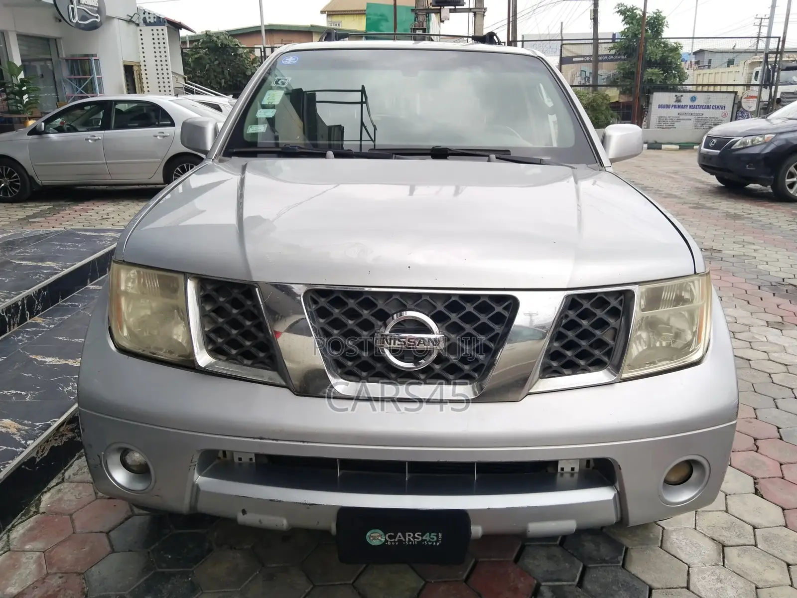 Nissan Pathfinder 2005 Silver