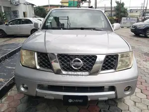 Nissan Pathfinder 2005 Silver