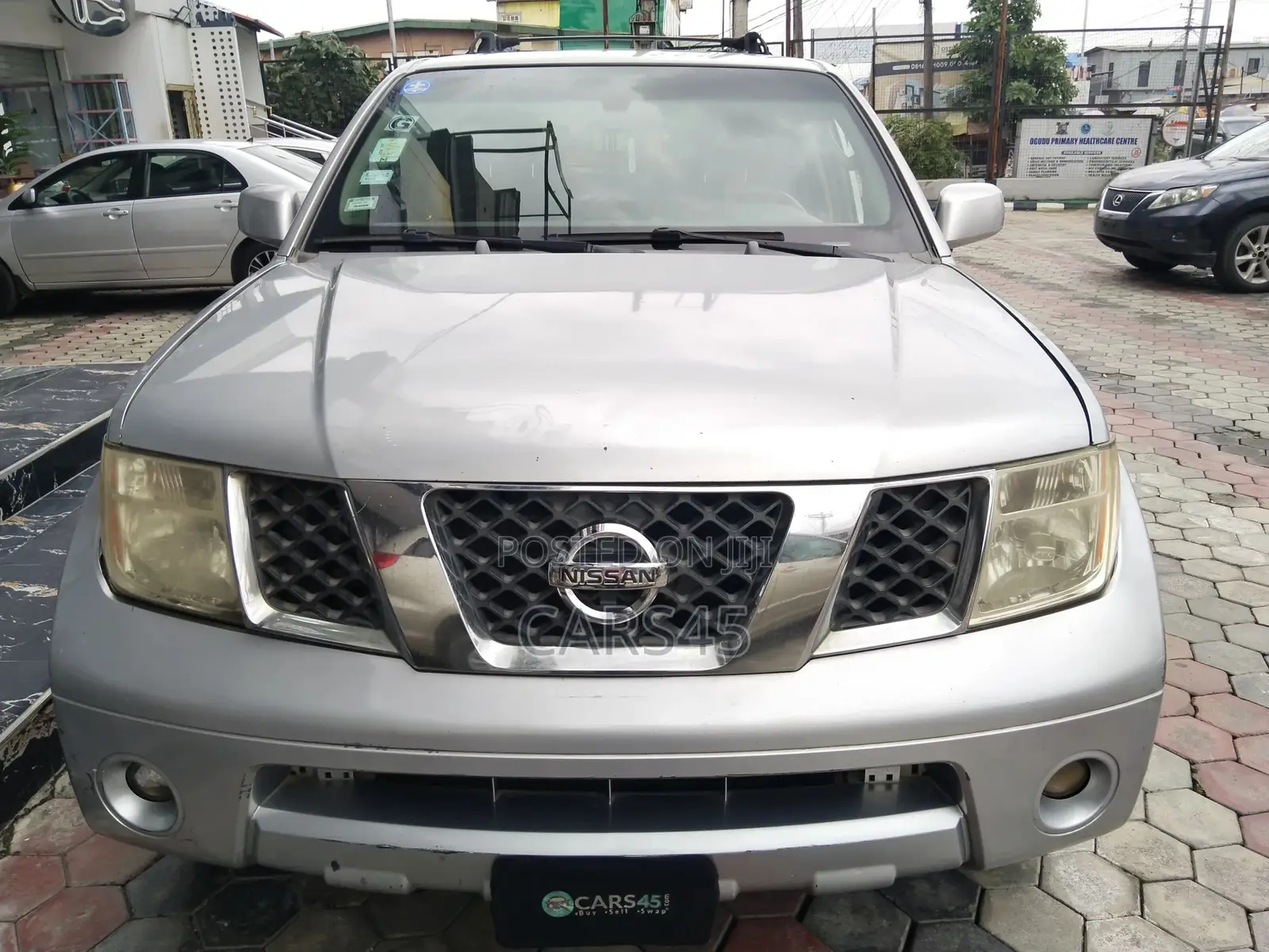 Nissan Pathfinder 2005 Silver
