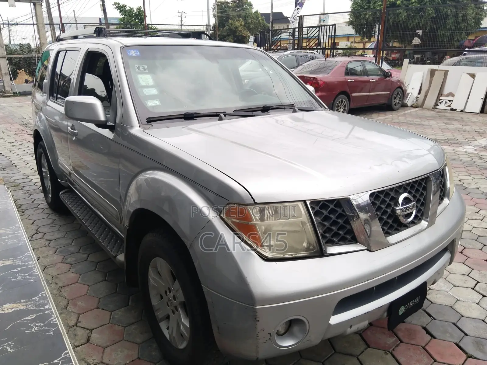 Nissan Pathfinder 2005 Silver