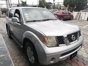 Nissan Pathfinder 2005 Silver