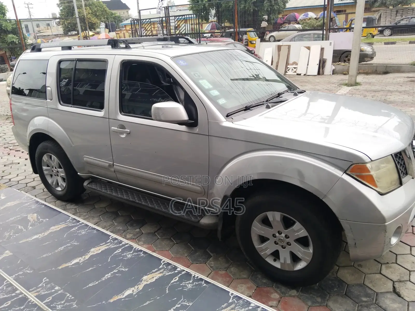 Nissan Pathfinder 2005 Silver