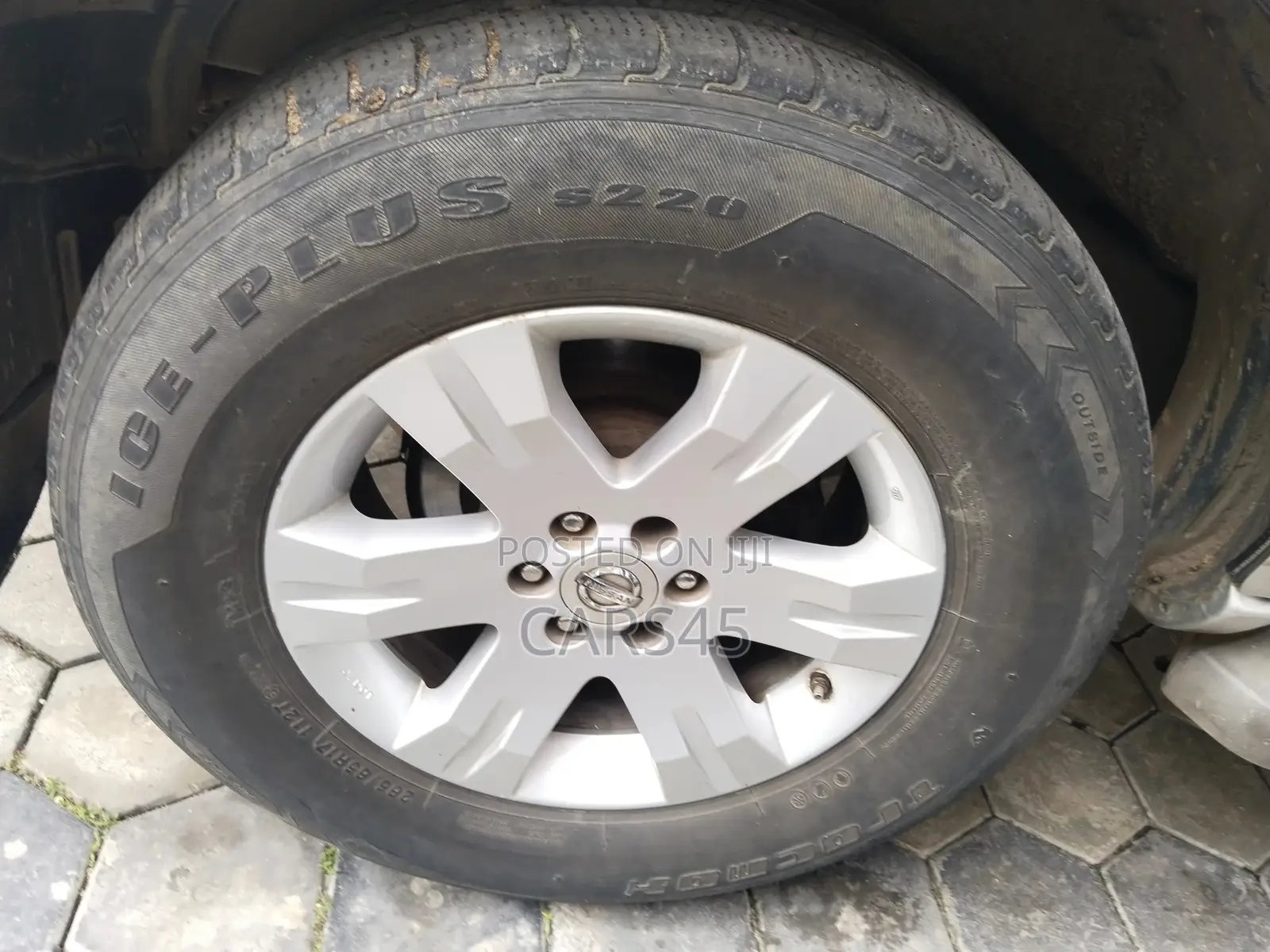 Nissan Pathfinder 2005 Silver