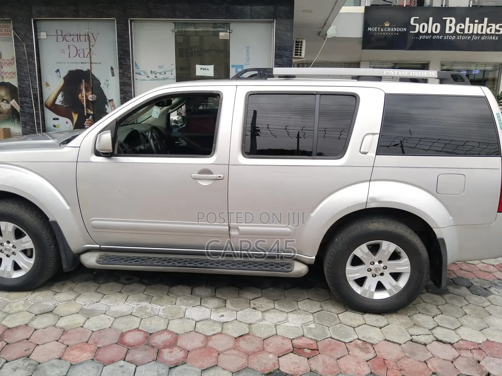 Nissan Pathfinder 2005 Silver