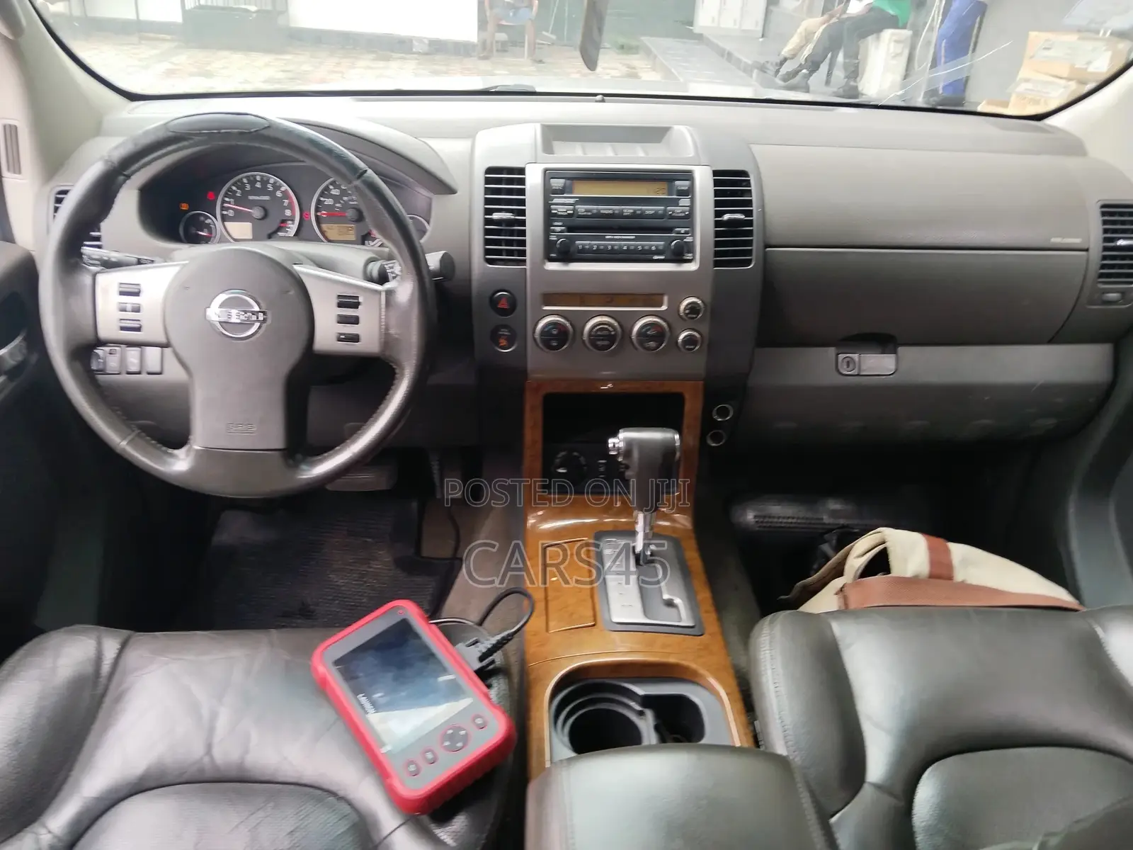 Nissan Pathfinder 2005 Silver