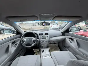 Toyota Camry LE 4dr Sedan (2.5L 4cyl 6AM) 2010 Silver