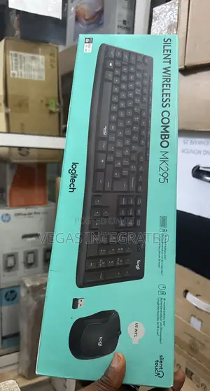 Logitech MK295 Silent Wireless Keyboard and Mouse Combo
