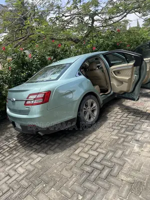 Ford Taurus 4dr Sedan 2016
