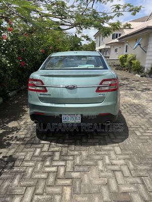 Ford Taurus 4dr Sedan 2016