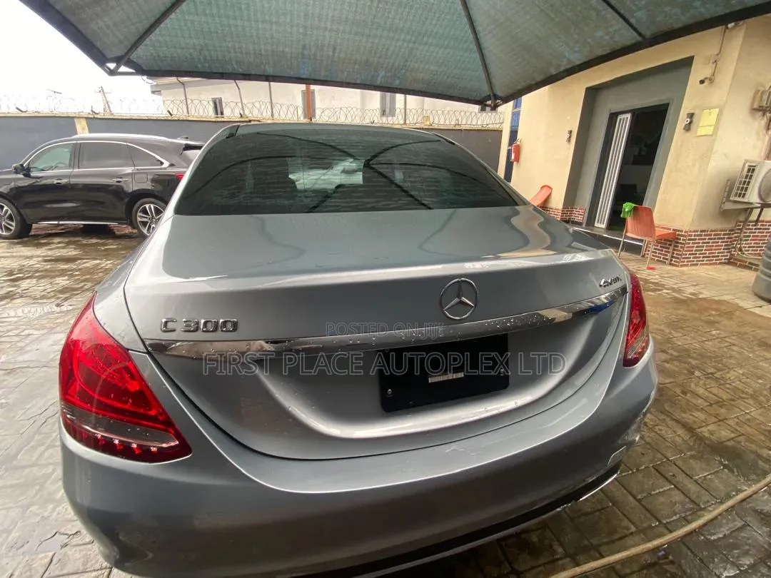 Mercedes-Benz C300 2017 Silver
