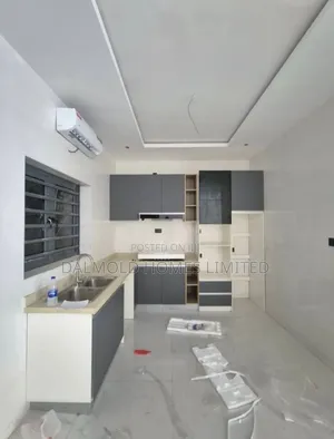 3bdrm Apartment in Lekki Phase 1 for rent