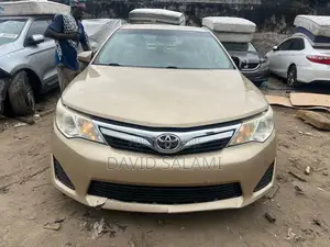 Toyota Camry LE 4dr Sedan (2.5L 4cyl 6A) 2013 Gold
