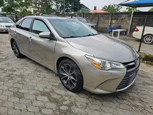 Toyota Camry LE 4dr Sedan (2.5L 4cyl 6A) 2015 Gold