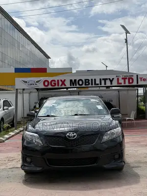 Toyota Camry SE 4dr Sedan (2.5L 4cyl 6A) 2011 Black