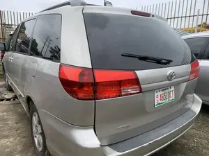Toyota Sienna LE AWD 2005 Silver