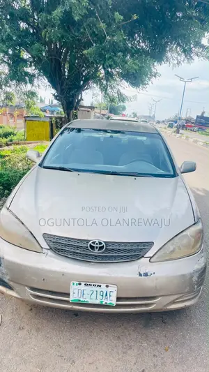 Toyota Camry 2.4 XLE 2005 Gold