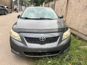 Toyota Corolla LE 4dr Sedan (1.8L 4cyl 4A) 2010 Gray