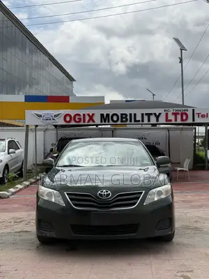 Toyota Camry LE 4dr Sedan (2.5L 4cyl 6AM) 2010 Gray