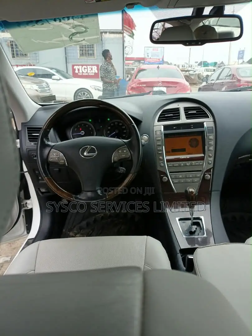 Lexus ES 2012 White