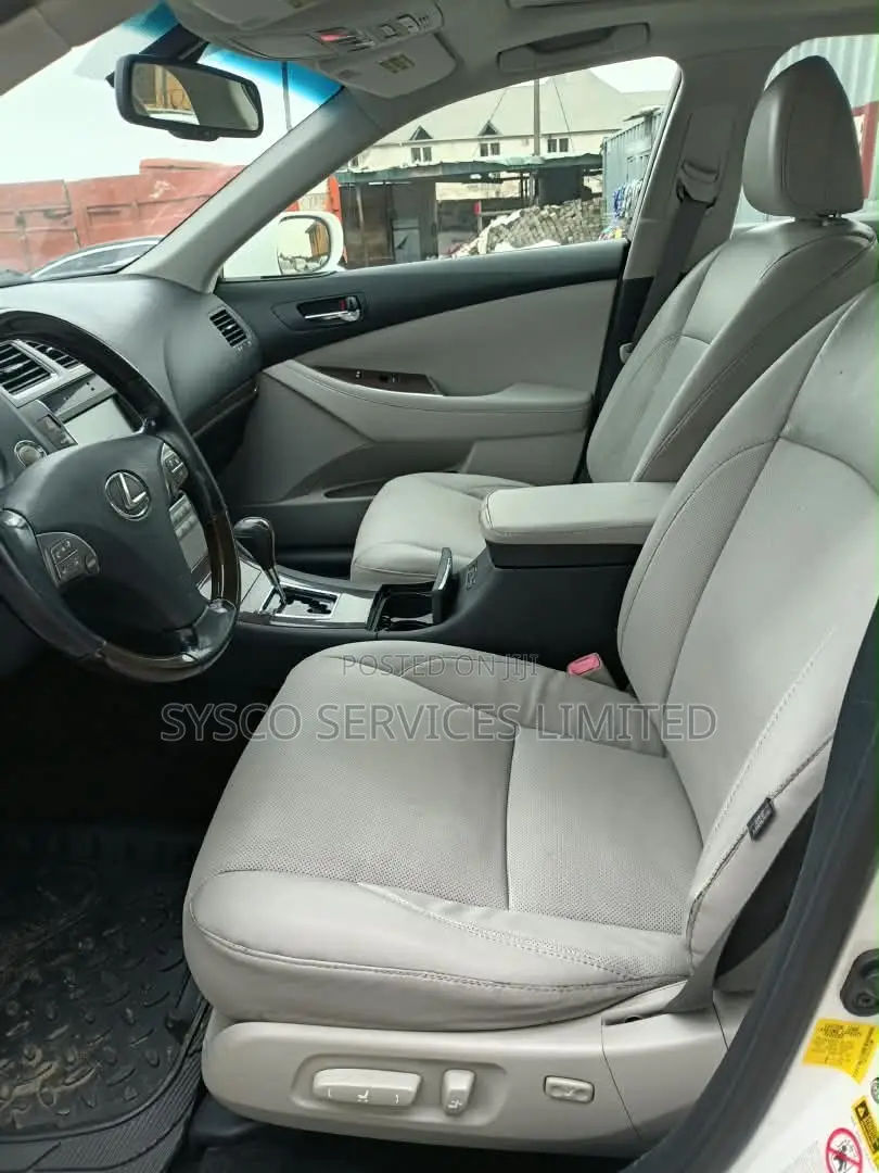 Lexus ES 2012 White