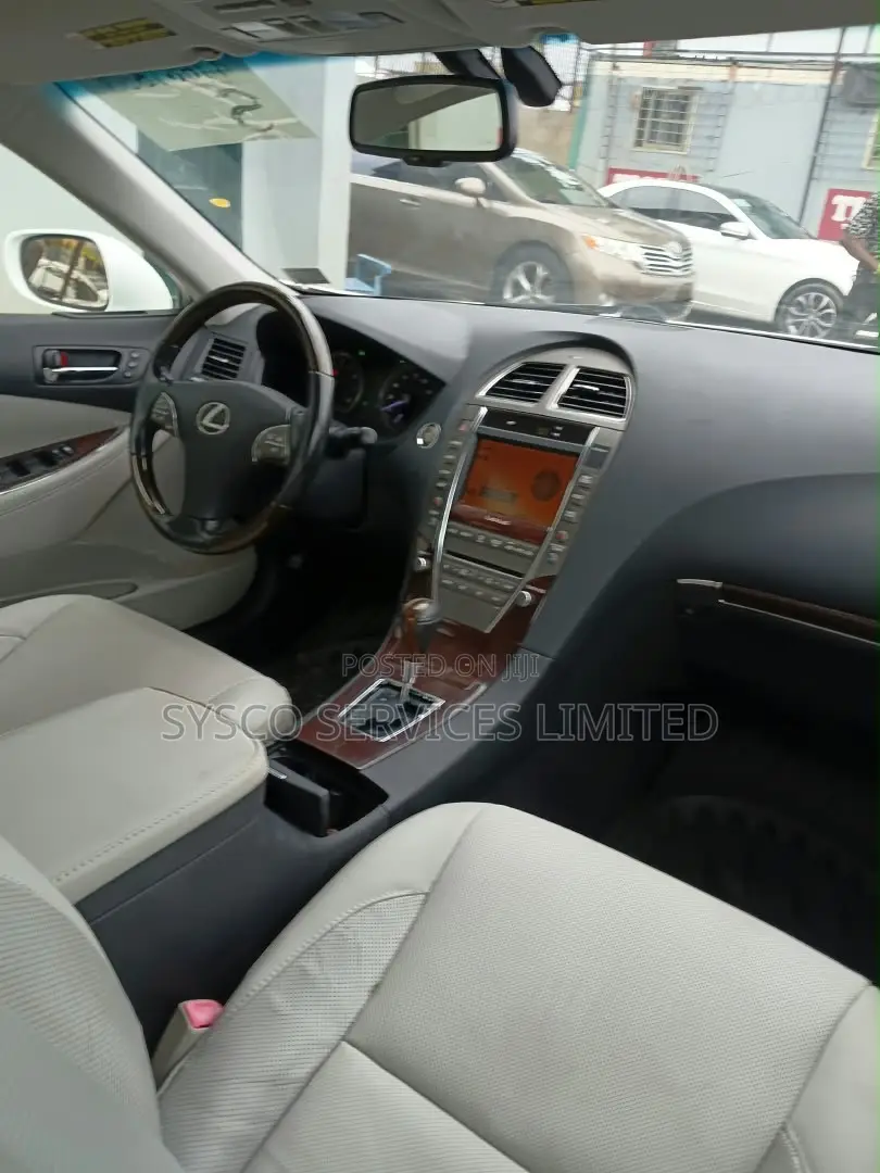 Lexus ES 2012 White