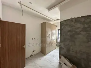 2bdrm Townhouse / Terrace in Lekki Phase 1 for rent