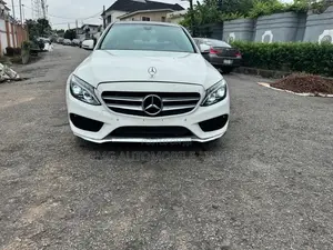 Mercedes-Benz C300 Luxury 4dr AWD 4Matic Sedan (2.0L 4cyl 7A) 2015
