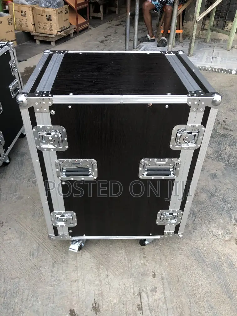 16 Unit Amplifier Rack Flight-Case( 5 Amplifier Capacity)