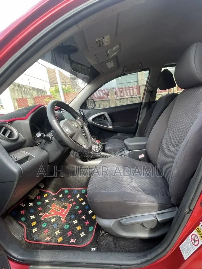 Toyota RAV4 2010 Red