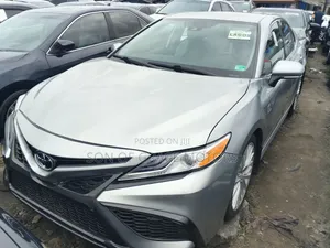 Toyota Camry 2019 Silver