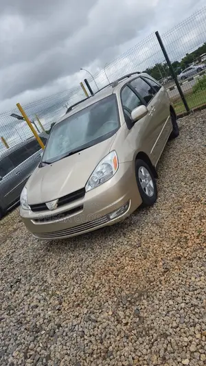 Toyota Sienna XLE AWD 2005 Gold