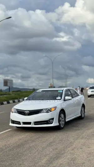 Toyota Camry SE 4dr Sedan (2.5L 4cyl 6A) 2012 White
