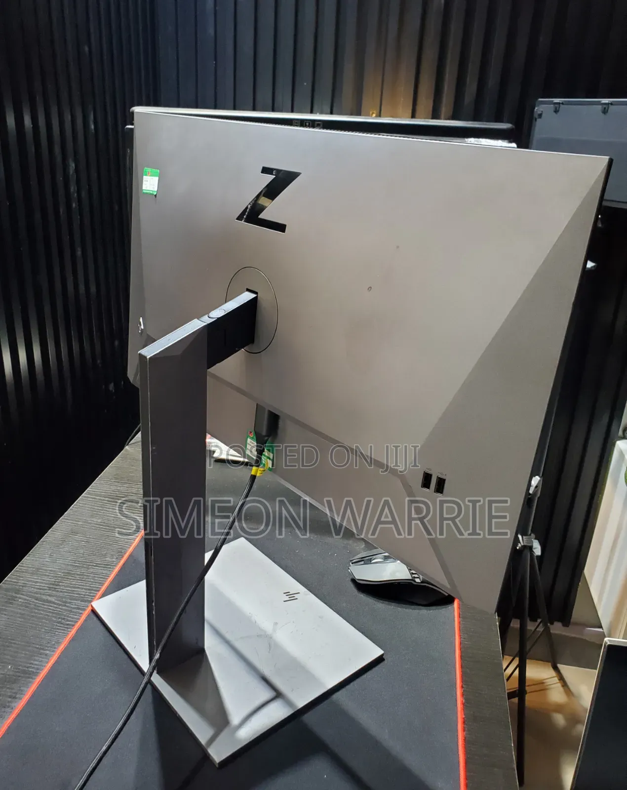 HP Z24f G3