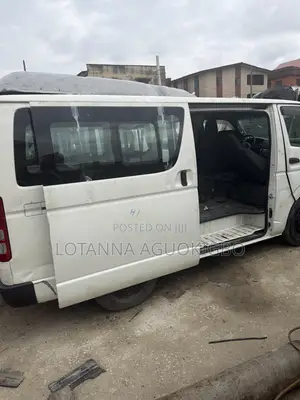 Toyota HiAce 2010 White