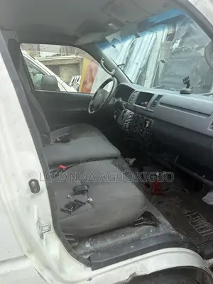Toyota HiAce 2010 White