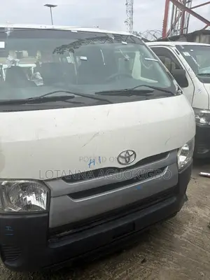 Toyota HiAce 2010 White