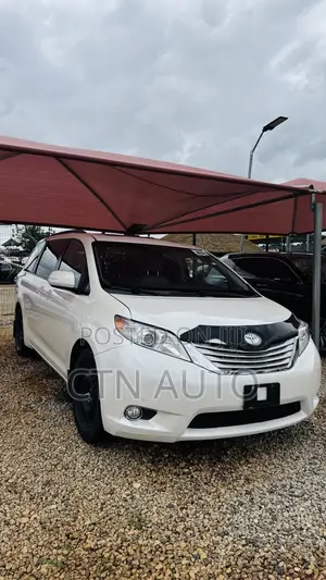 Toyota Sienna Limited 7-Passenger 4dr Minivan AWD (3.5L 6cyl 6A) 2014 White