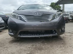 Toyota Sienna Limited 7-Passenger 4dr Minivan AWD (3.5L 6cyl 6A) 2014 Gray