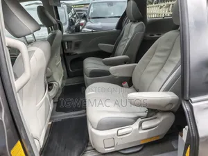 Toyota Sienna Limited 7-Passenger 4dr Minivan AWD (3.5L 6cyl 6A) 2014 Gray