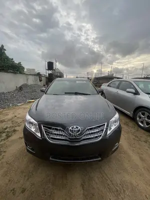 Toyota Camry LE 4dr Sedan (2.5L 4cyl 6AM) 2010 Gray