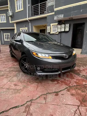 Toyota Camry SE 4dr Sedan (2.5L 4cyl 6A) 2013 Gray